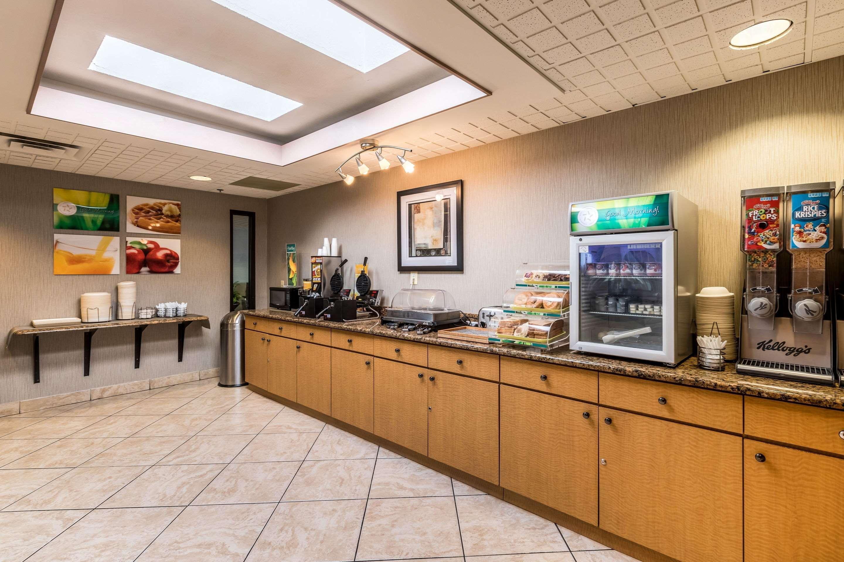 Quality Inn University Lansing Exterior foto